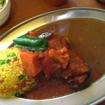 カレーレストラン シバ - 【料理】鶏もも丸ごとに二種のカレー＋フライドライス「ムルギランチ」 1500円