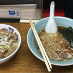 定食ラーメン やおや - まんぷくセット もつ煮込み 650円