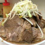 ラーメン荘 歴史を刻め - 豚Wらーめん 300g 1100円 (野菜・背脂マシ)