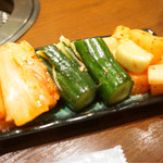焼肉・冷麺 三千里 - キムチ盛り合わせ