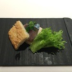 Lien - アミューズ1：サバとハムのムースとダックワーズ風生地