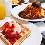 マザーリーフ ティースタイル - ビーフシチューオムライスとベリーワッフルでランチ
            やっぱり美味しかった〜〜