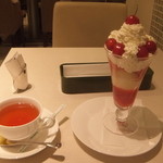 千疋屋総本店 - 佐藤錦のパフェセット