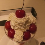 千疋屋総本店 - 佐藤錦のパフェ