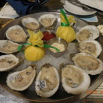 Oyster Bar - 生牡蠣（外人さん）