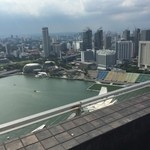 MARINA BAY SANDS - インフィニティプールからマリーナベイの眺め