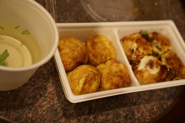 Abeno Takoyaki Yamachan Yunibasaru Shitiwoku Osaka Tiemu Ten photo 2