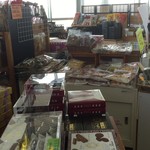 Kafe Resuto Fo-Shi-Zun - 店内は土産品などの売店も兼ね備えていました。
