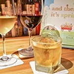 森の図書室 - ワイン、カクテルなども充実！