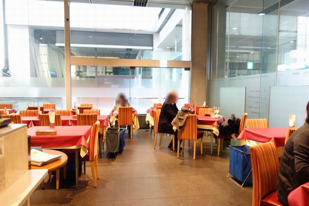 国際フォーラム楽屋口真横 By 福山麗子 パパミラノ 東京国際フォーラム店 有楽町 イタリアン 食べログ