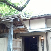 韻松亭 - 公園の一角、落ち着きある日本家屋