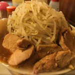 ジャンキーモンキーJr. - 全部のせラーメン 910円 (野菜・背脂マシマシ)