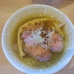 中村麺三郎商店 - ながーいメンマ、厚みのあるレアなチャーシューは確か５枚、その上に白髪葱と揚げ葱。