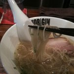 塩ラーメン　麺のアップ