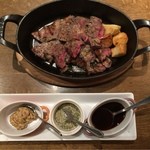 釜焼きビーフと釜焼きピッツァ BIST Kitchen - 