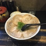 ラーメン HanaHana - はなはなチャーシュー麺。柔らかいチャーシューで、美味しいです。