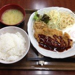 まんがだらけ - とんかつ定食　2回目（通常770円→ランパスvol.5提示で500円）
●とんかつ・ご飯・みそ汁