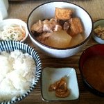 HACHI - 鶏肉、大根と厚揚げの煮物