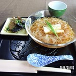 蕎遊庵 - 更科生一本　冷汁　山芋添え850円