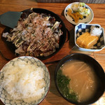 Okonomiyaki Teppanyaki Shizuru - Aランチ(しずる感ない写真ですみません)