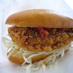 嘉っちゃん本舗 - じゃこかつバーガー