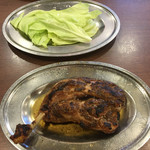 骨付鳥 一鶴 - 雛鶏とキャベツ