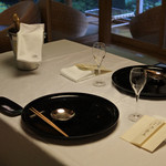 柳生の庄 - 食事のためにテーブルを高くしてもらう