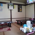 さいとう食堂 - お座敷 (コーヒー・お茶セルフサービス)         ↑ ↑