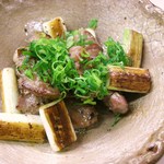 神戸料理道場 雄司 - 牛すじと白ネギ胡椒炒め