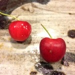 うを徳 - さくらんぼ(左:山形佐藤錦、右:山梨高砂)
