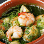 プリプリの海老とマッシュルームのアヒージョ