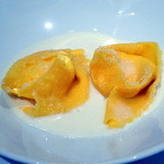 レストラン ラッセ - プリモ2：4種のチーズをつつみこんだラヴィオリ