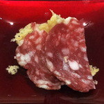 お通し：パルミジャーノ クロッカンテ サラミマントヴァーナとともに