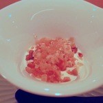 虎白 - 焦がし砂糖フロマージュ、くるみ、松の実