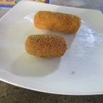 The Cafe on the 5th - フィッシュロール(Rs60)とエラワルカトゥレットゥ(Rs50)を選びました