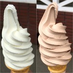 山中牧場 - 左：バニラ270円/右：ココア270円