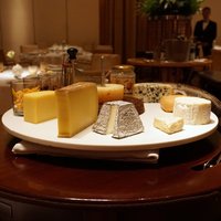 オーベルジュ・ド・リル ナゴヤ - オプションのチーズワゴン