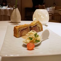 オーベルジュ・ド・リル ナゴヤ - うさぎとぶだとかものパティ、パイ生地包み、トリュフビネガーソース