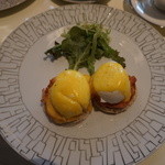 Café Un Deux Trois - エッグベネディクト