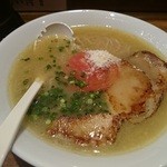 ランチ：アンチョビスープヌードル香りがイイ！