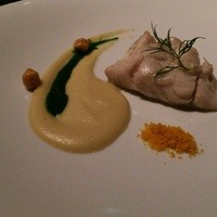 TRATTORIA CREATTA - すずき、ひよこ豆のピューレとからすみ