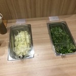 天下一品 - 【2016年03月】フリーコーナーのネギと塩キャベツ。