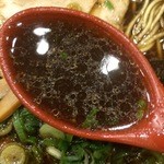 天下一品 - 【2016年03月】ビターブラックラーメン(並)、のスープアップ。