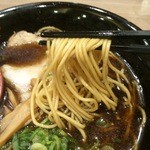 天下一品 - 【2016年03月】ビターブラックラーメン(並)、の麺アップ。