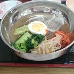 韓国家庭料理 ソナム - 小鉢の具を入れました   。