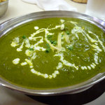 RAJ - チキンサーグ（チキンとほうれん草のカレー）