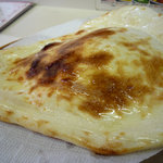 RAJ - ナン（焼きたてで香ばしくモチモチで旨い）