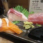 居酒屋かんさい - お造り盛り合わせ(サーモン、ぶり、まぐろ)