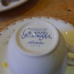 カフェドゥマージュ - ノリタケ製の窯印のコーヒーカップ