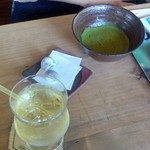 Rokkaku Do - 梅ジュースと抹茶(松露つき)